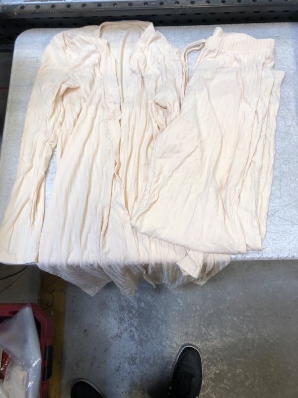 Photo 1 of 2 PIECE WOMENS SLEEP WARE 
SIZE SMALL 