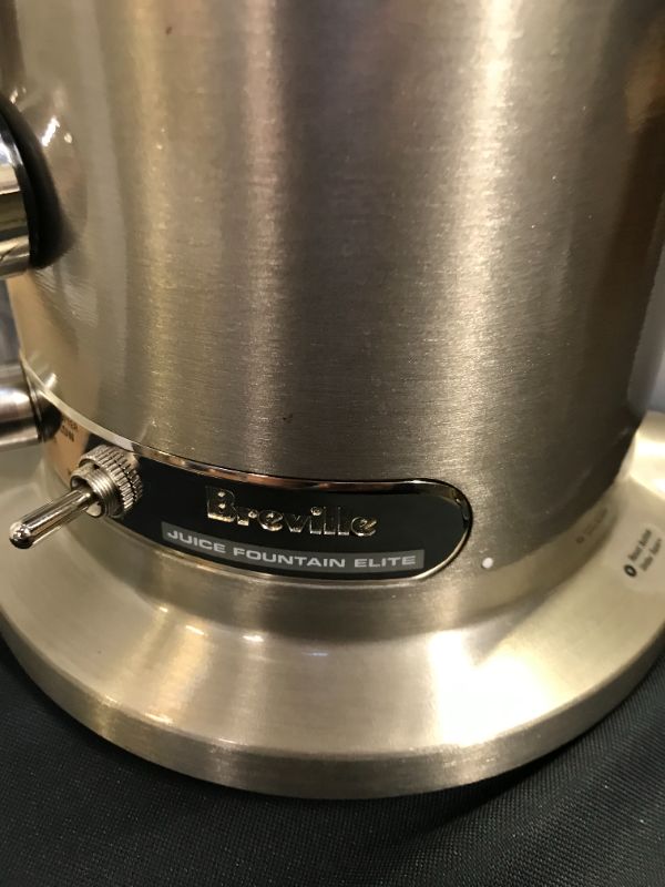 Photo 1 of Breville 800JEXL Juice Fountain Elite Centrifugal Juicer, Brushed Stainless Steel ---- powers on unable to fully test 
