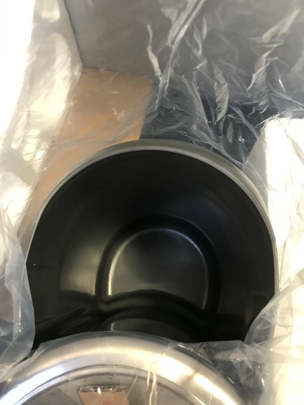 Photo 1 of Breville 800JEXL Juice Fountain Elite Centrifugal Juicer, Brushed Stainless Steel ---- powers on unable to fully test 
