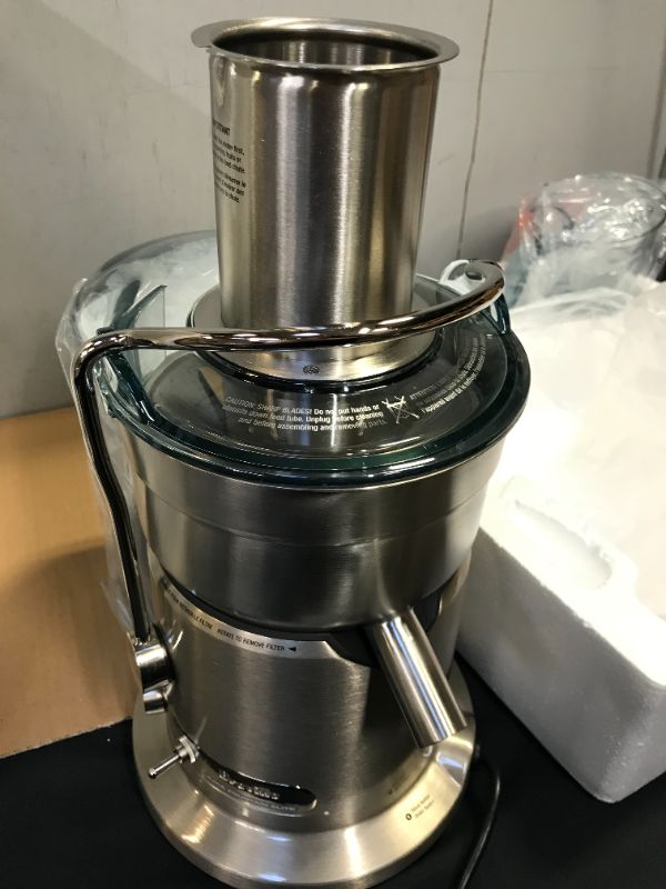 Photo 1 of Breville 800JEXL Juice Fountain Elite Centrifugal Juicer, Brushed Stainless Steel ---- powers on unable to fully test 
