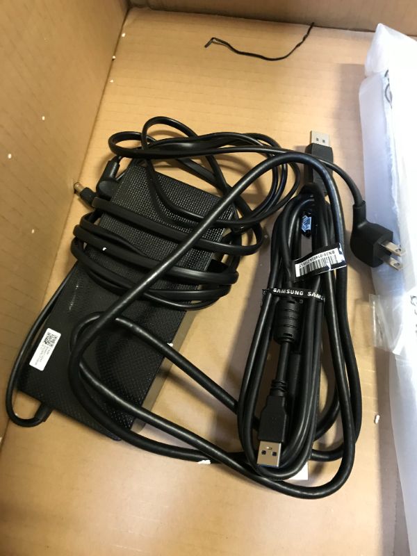 Photo 1 of SAMSUNG Odyssey G7 Series 32-Inch WQHD (2560x1440) Gaming Monitor, 240Hz, Curved, 1ms, HDMI, G-Sync, FreeSync Premium Pro (LC32G75TQSNXZA) 
