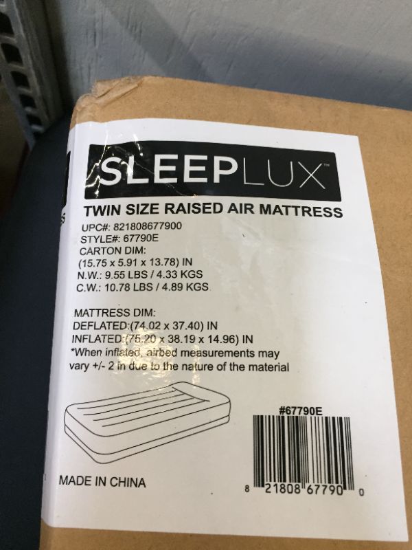 Photo 4 of SleepLux Twin Air Mattress with Built-in AC Pump 15 Raised Inflatable Airbed Includes Built-in Pillow and USB Charge (possible hole) (unable test in facilities)