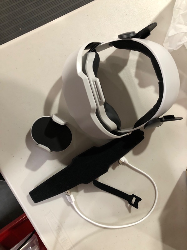 Photo 2 of Unido VR Accessories for Oculus Quest 2- Comfort Egnormic Design Elite HeadStrap with External Battery Holder VQ2 EliteStrap