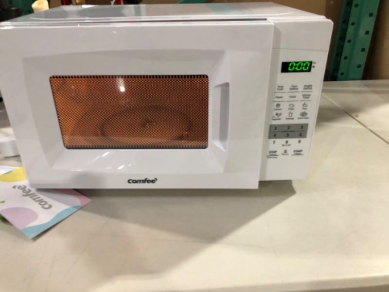 Photo 3 of COMFEE' EM720CPL-PM Countertop Microwave Oven