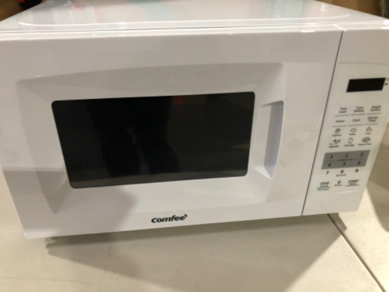 Photo 2 of COMFEE' EM720CPL-PM Countertop Microwave Oven