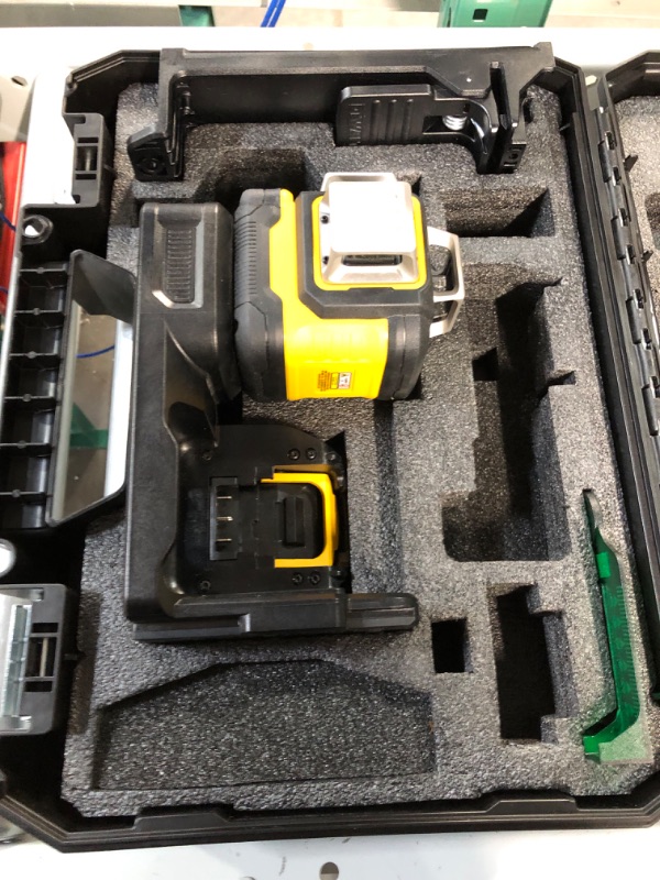 Photo 4 of *FOR PARTS AND/OR REPAIR* DEWALT 20V MAX Laser Level Kit - 6 Piece Set, 3 x 360, Green (DCLE34030G)