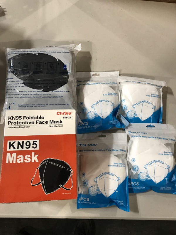 Photo 1 of BUNDLE OF FACE MASK