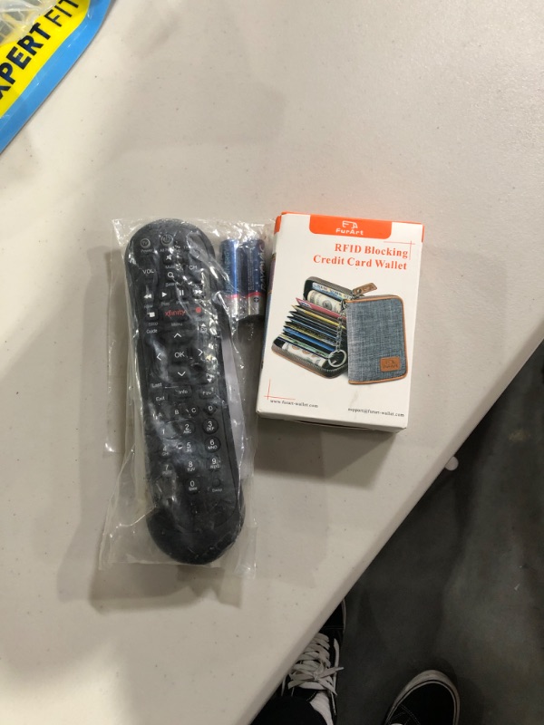 Photo 3 of Xfinity New COMCAST HDTV DVR Cable Remote Control XR2+ RFID CREDIT CARD WALLET 