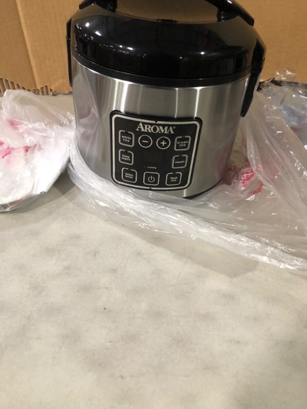 Photo 3 of Aroma Housewares ARC-914SBD Digital Cool-Touch Rice Grain Cooker