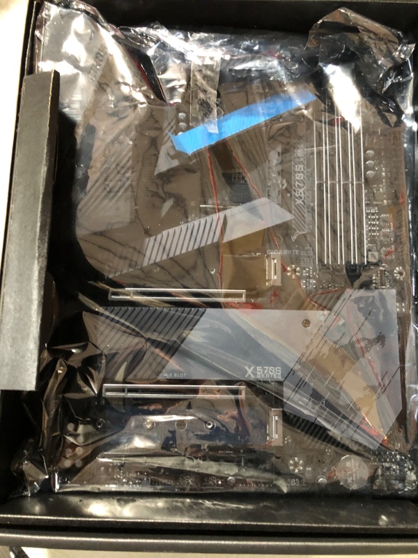 Photo 4 of GIGABYTE X570S AORUS PRO AX (AMD Ryzen 3000/ X570S/ PCIe 4.0/ SATA 6Gb/s/USB 3.1/ ATX/Gaming Motherboard) X570S AORUS PRO AX Bundle X570S