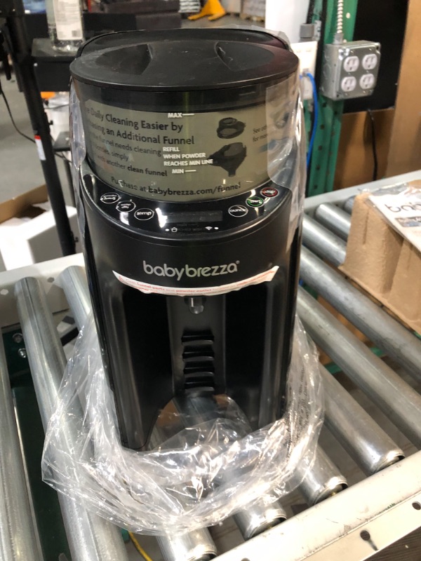 Photo 4 of Baby Brezza Formula Pro Mini Baby Formula Maker *LOOKS BRAND NEW*