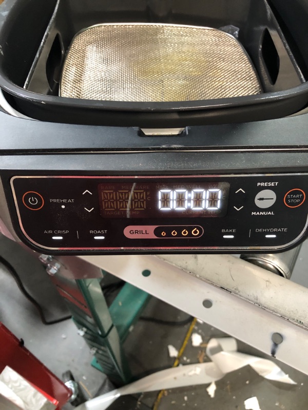 Photo 2 of * USED * NINJA Foodi LG450 5-in-1, 4-qt. Air Fryer, Roast, Bake, Dehydrate Indoor Electric Grill 