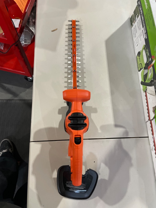 Photo 2 of BLACK+DECKER 17-inch 3.2 Amp Corded Electric Hedge Trimmer
