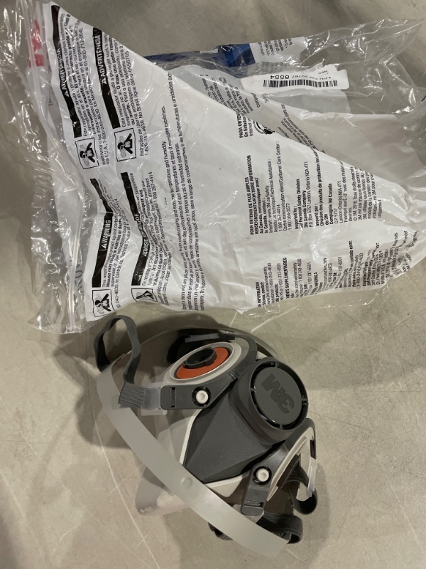 Photo 2 of 3M Half Facepiece Reusable Respirator 6100, Gases, Vapors, Dust, Paint, Cleaning, Grinding, Sawing, Sanding, Welding, Small