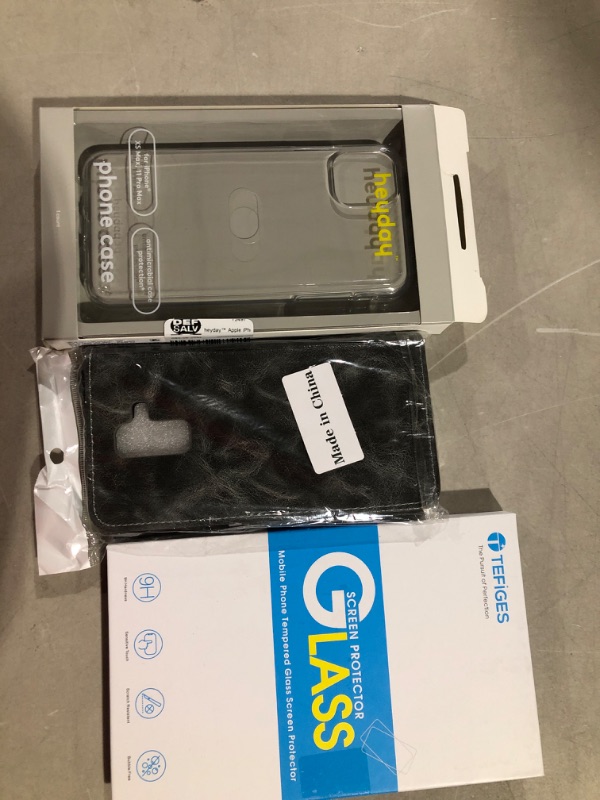 Photo 1 of cell phone case and screen protector bundle 