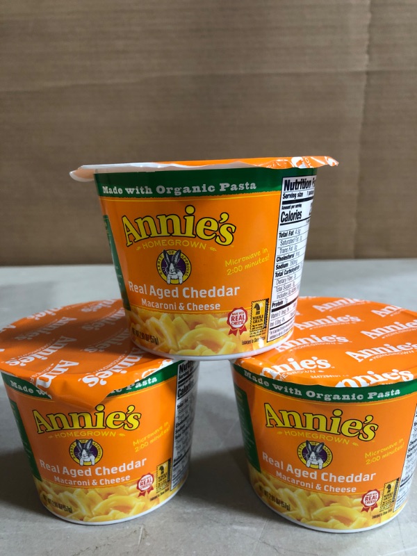 Photo 2 of Annie's organic macaroni & cheese 12 count