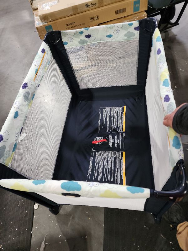 Photo 1 of Graco Pack 'n Play On The Go Playard Stratus