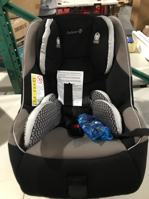 Photo 2 of Safety 1st Guide 65 Convertible Car Seat, Chambers