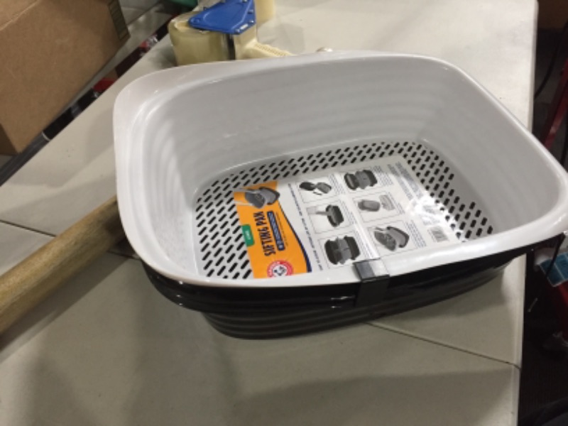 Photo 1 of Arm & Hammer Sifting Litter Pan - L