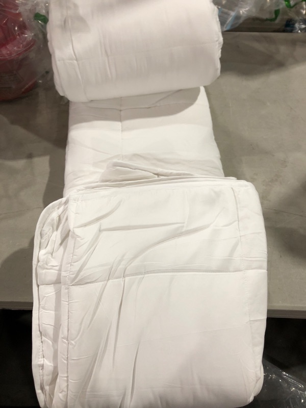 Photo 2 of HOMBYS Oversized King Comforter 120x98 Lightweight Down Alternative Comforter for All Season,White Quilted Duvet Insert with 8 Corner Tabs Microfiber Comforter (White, Super King 98"x120") White Super King(98"x120")