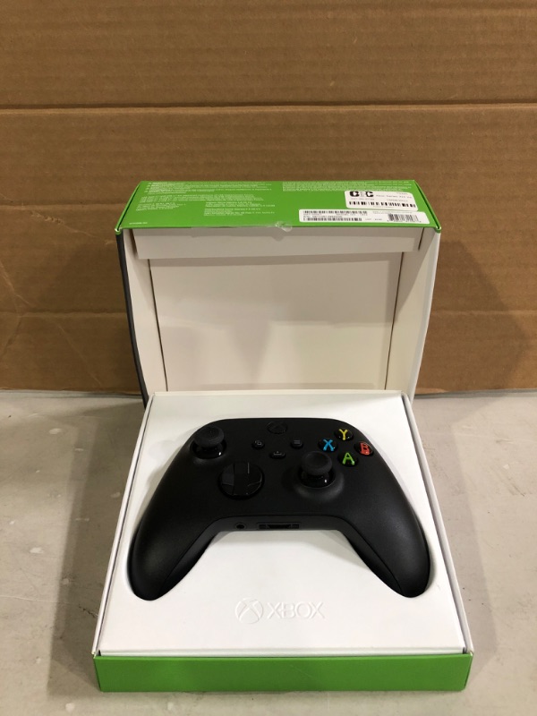 Photo 1 of Microsoft Xbox Wireless Controller - Carbon Black