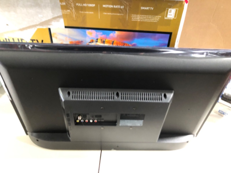 Photo 1 of SAMSUNG 32-inch Class LED Smart FHD TV 1080P (UN32N5300AFXZA, 2018 Model)