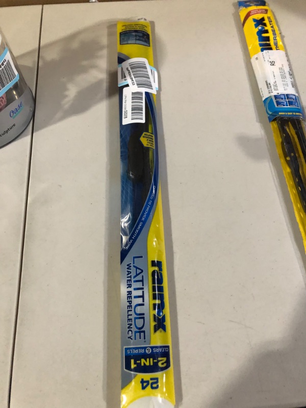 Photo 2 of Rain-X 5079280-2 Latitude 2-In-1 Water Repellent Wiper Blades, 24 Inch Windshield Wipers (Pack Of 1)