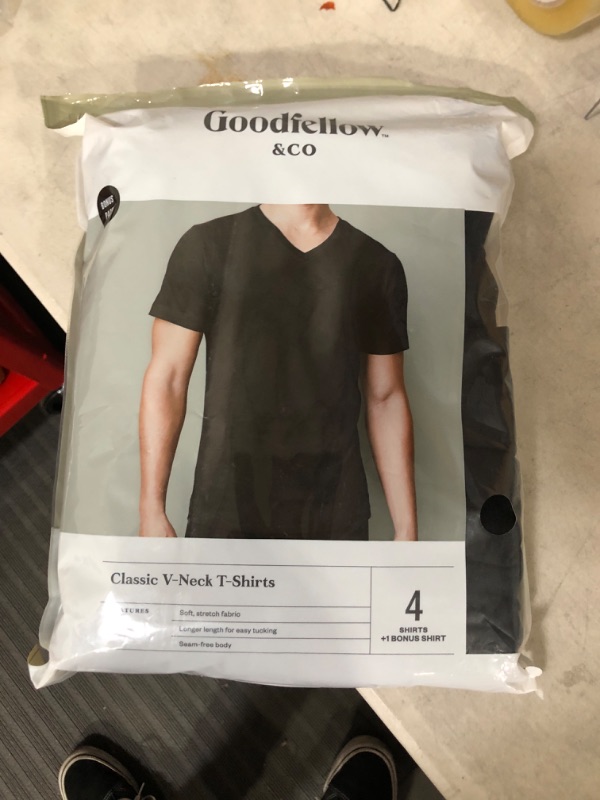 Photo 2 of Men's 4pk V-Neck T-Shirt - Goodfellow & Co™ (L)
