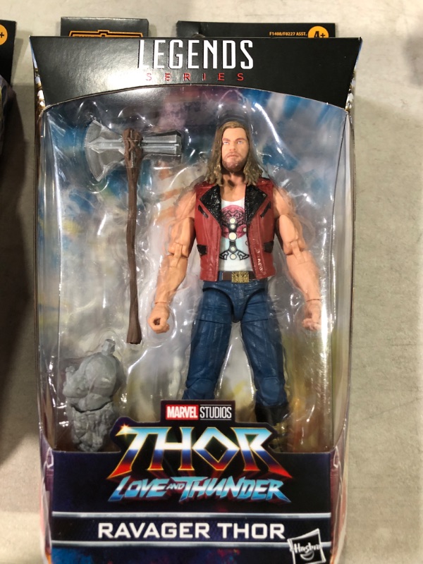 Photo 2 of Marvel Legends Series Thor: Love and Thunder Ravager Thor Action Figure
