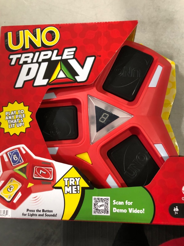 Photo 2 of Mattel UNO Triple Play