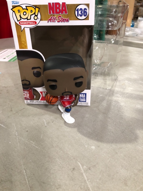 Photo 2 of Magic J?o?h?n?s?o?n (Target Con 2022 Exc): P?o?p?! Basketball Vinyl Figurine Bundle with 1 Compatible 'ToysDiva' Graphic Protector (136 - 60849 - B)