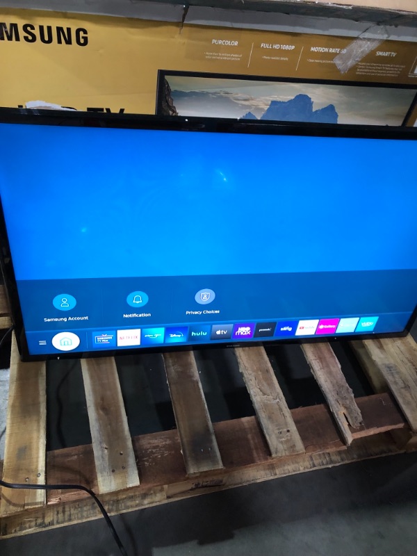 Photo 3 of SAMSUNG 40-inch Class LED Smart FHD TV 1080P (UN40N5200AFXZA, 2019 Model)