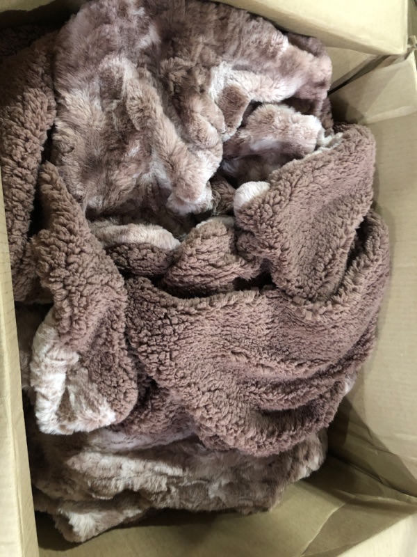 Photo 2 of Amazon Basics Fuzzy Faux Fur Sherpa Blanket, King, 92"x108" - Cocoa Brown King (92 in x 108 in) Light Brown Tie Dye