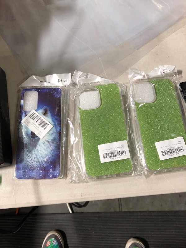 Photo 1 of assorted cell phone cases different size