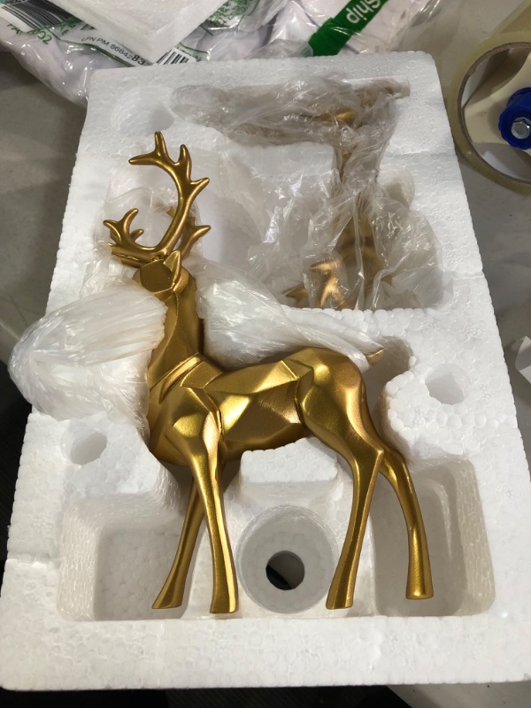 Photo 1 of 2pcs 3D Geometric Elk Resin Statue, Seated and Standing Elegant Lucky Deer, Luxurious Simple Style Ideas, Suitable for Living Room, Wine Cabinet, Display Stand, Bedroom, Office Desktop (Golden Deer)