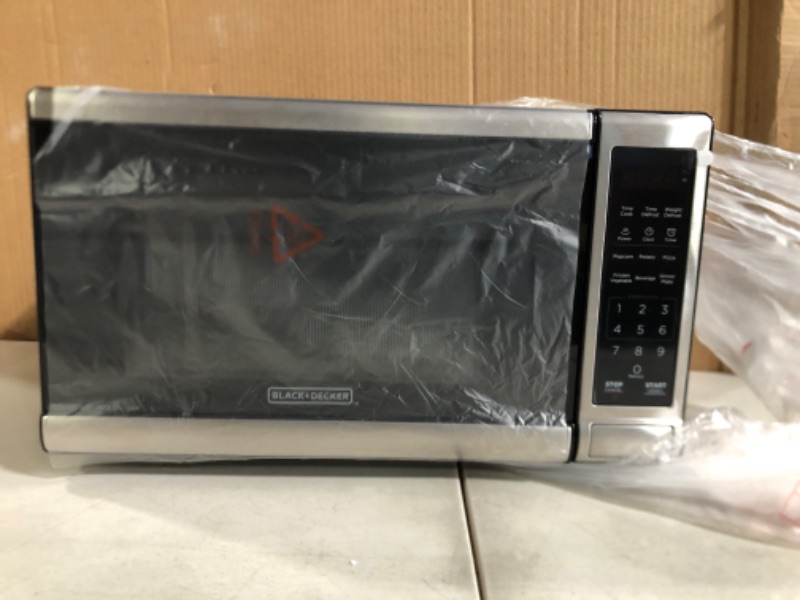 Photo 4 of black+decker em720cb7 digital microwave oven with turntable push-button door,child safety lock,700w, stainless steel, 0.7 cu.ft