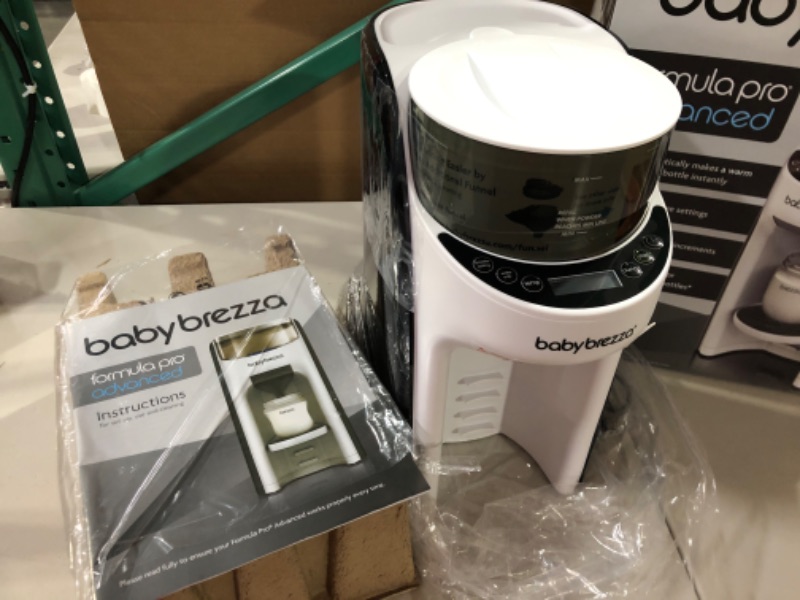 Photo 2 of Baby Brezza Formula Pro Advanced Formula Dispenser Machine