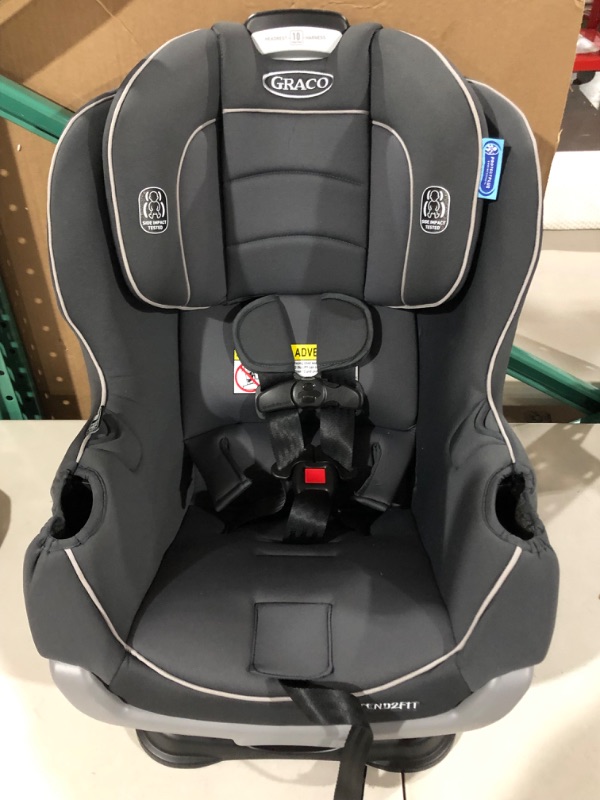 Photo 2 of Graco Extend2Fit Convertible Car Seat 