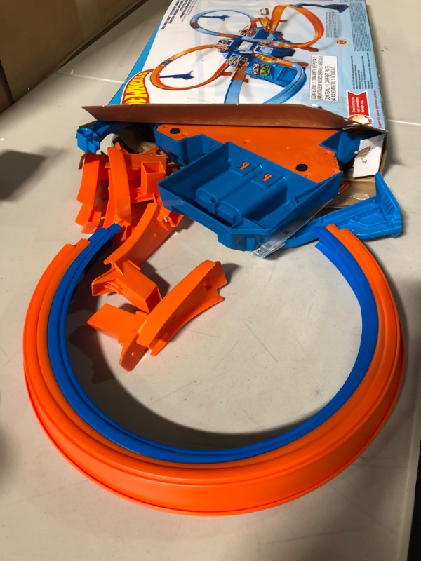 Photo 2 of Hot Wheels Track Set with 1:64 Scale Toy Car, 4 Intersections for Crashing, Powered by a Motorized Booster, Criss-Cross Crash Track????