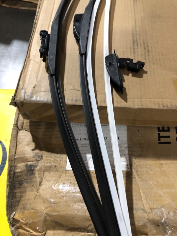 Photo 2 of 2 pc windshield wiper set 