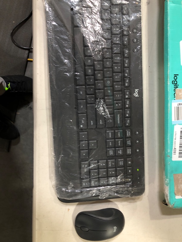 Photo 1 of Logitech MK270R 2.4Ghz Wireless Desktop Mouse and Keyboard Combo English/Korean Type