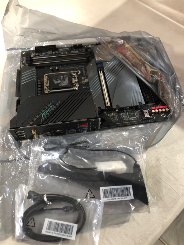 Photo 2 of GIGABYTE Z690 AORUS Elite AX DDR4 (LGA 1700/ Intel Z690/ ATX/ DDR4/ Quad M.2/ PCIe 5.0/ USB 3.2 Gen2X2 Type-C/WiFi 6/2.5GbE LAN/Gaming Motherboard) Z690 Z690 AORUS ELITE AX DDR4 Bundle