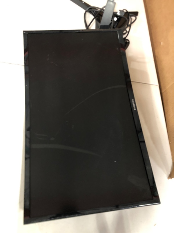 Photo 1 of * Damaged * Parts * SAMSUNG 23.5” CF396 Curved Computer Monitor, AMD FreeSync for Advanced Gaming, 4ms Response Time, Wide Viewing Angle, Ultra Slim Design, LC24F396FHNXZA, Black 24-Inch Curved DP/HDMI/1-Yr Warranty