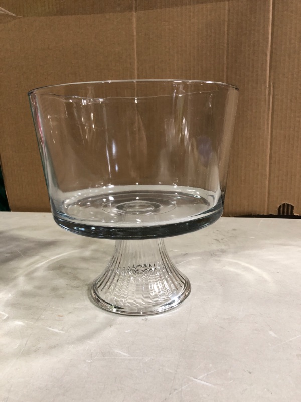 Photo 2 of Anchor Hocking 3-Quart Monaco Footed Trifle Bowl (1 piece, crystal, dishwasher safe)