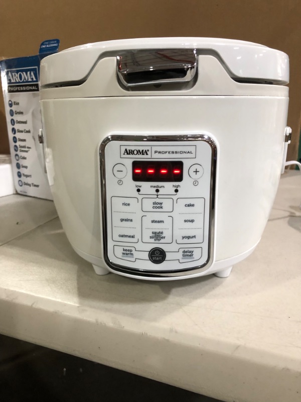 Photo 2 of Aroma Housewares Professional 20-Cup(cooked) / 4Qt. Digital Rice Cooker