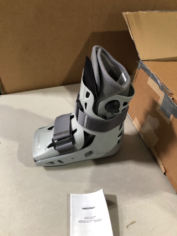 Photo 3 of Aircast AirSelect Walker Brace/Walking Boot (Elite, Short and Standard) Medium Standard