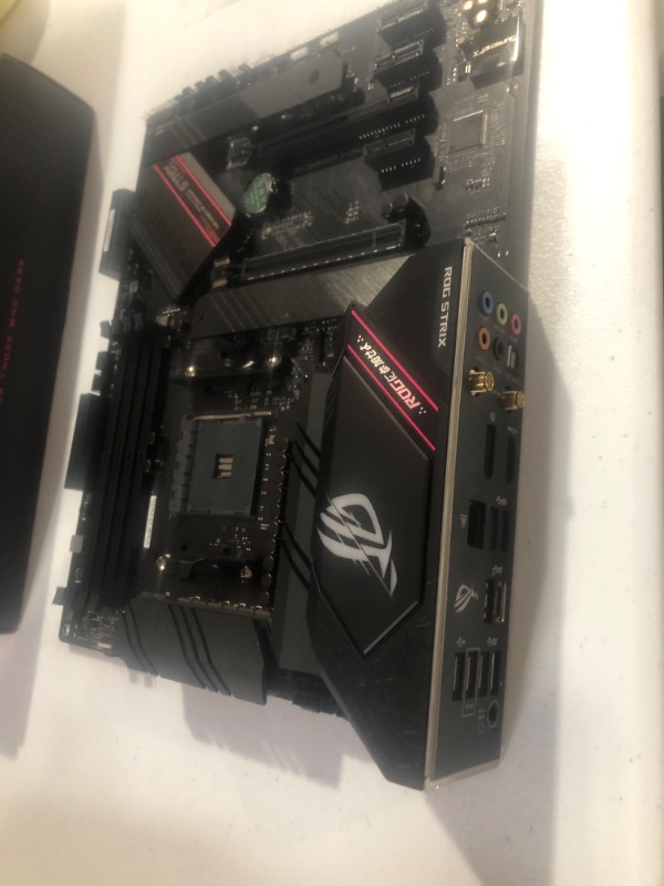 Photo 3 of Asus ROG Strix B550-F Gaming WiFi II AMD AM4 (3rd Gen Ryzen) ATX Gaming Motherboard (PCIe 4.0,WiFi 6E, 2.5Gb LAN, BIOS Flashback, HDMI 2.1, Addressable Gen 2 RGB Header and Aura Sync) B550-F Gaming WiFi II (V2)