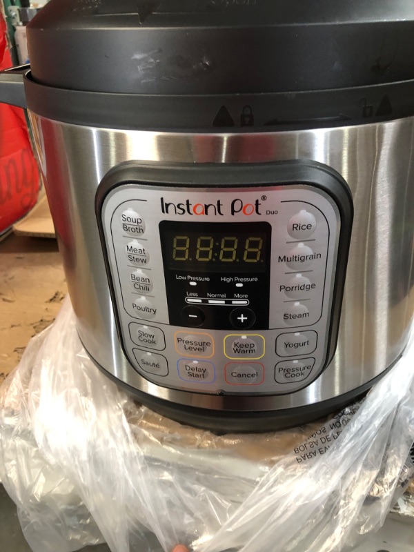 Photo 2 of  Handle and rim seal broken*****
Instant Pot Duo 7-in-1 Electric Pressure Cooker, Stainless Steel