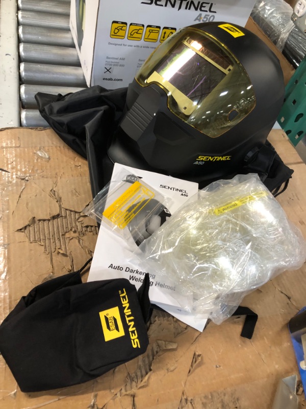 Photo 2 of (see notes about functionality )
ESAB Halo Sentinel A50 Automatic Welding Helmet 0700000800