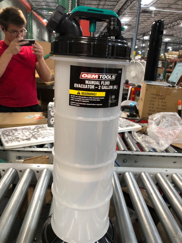 Photo 3 of OEMTOOLS 24936 8 Quarts (2 Gallons) Manual Fluid Extractor, Oil Extractor Pump, Automotive Fluid Extractor for Various Oils and Fluids, Oil Pump Extractor 8.0 Liter